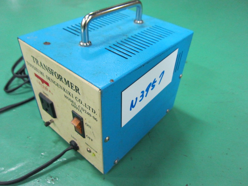 豊澄電源機器 ステップダウントランス CD240-06