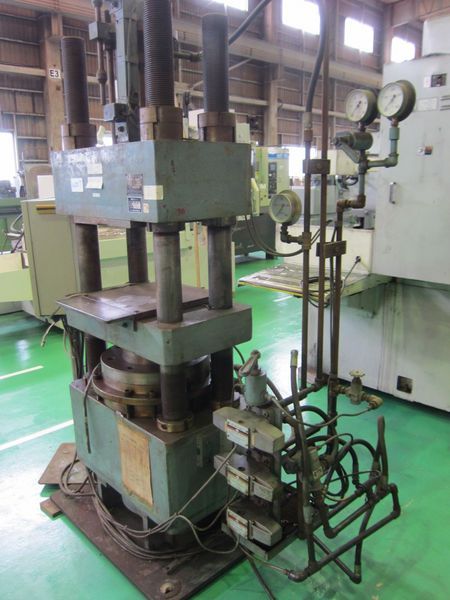 日東精機製作所 200tプレス DA