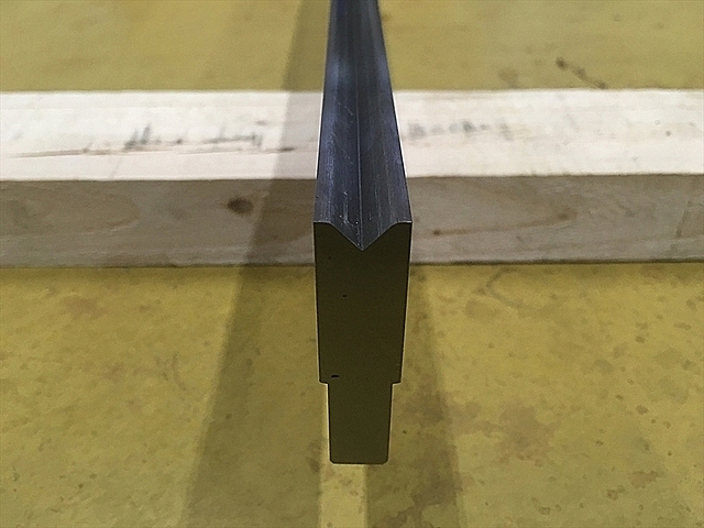  金型 1V10