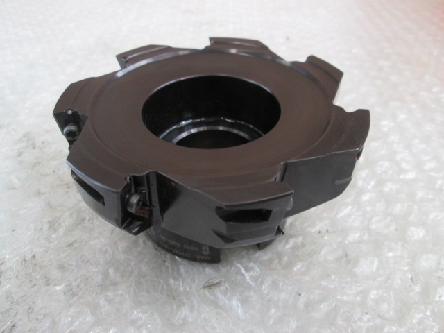 サンドビック フェイスミル R390-100Q32-17M
