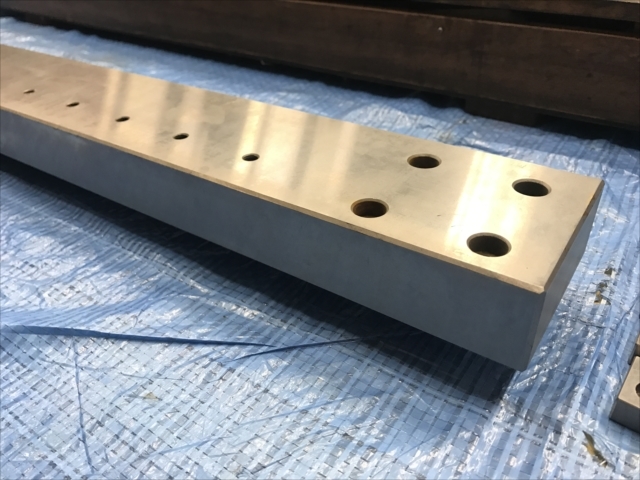 --,, 放電加工用治具 