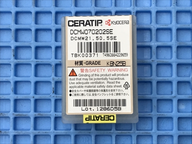 京セラ チップ 新品 DCMW070202SE
