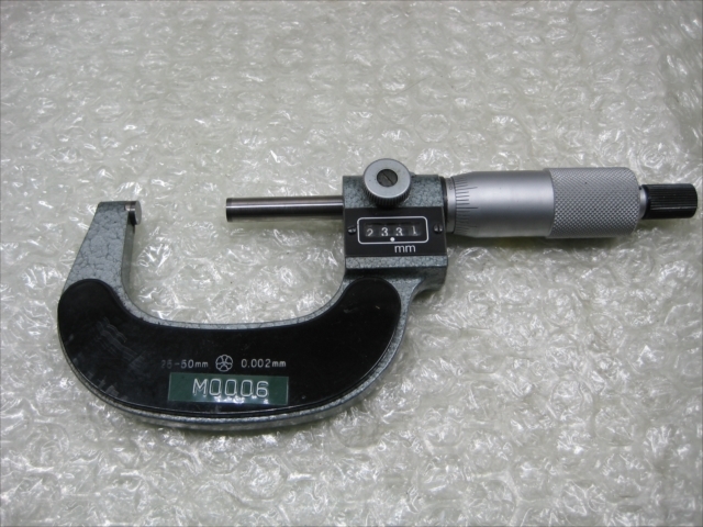 ミツトヨ ダイヤル外側マイクロメーター M820-50V(193-512)