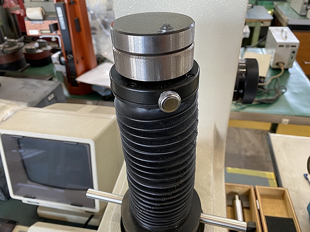 AKASHI ビッカーズ硬さ試験機 HV-113(810-981)