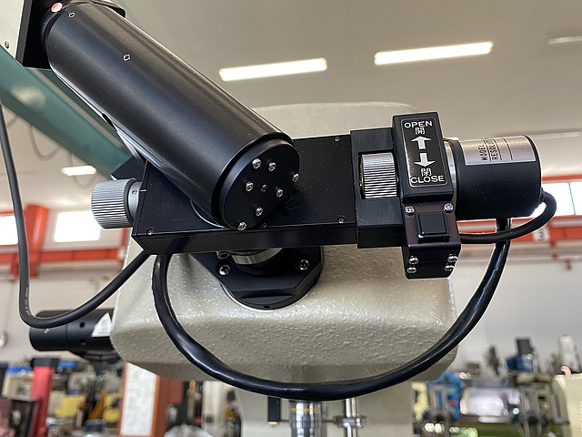 AKASHI ビッカーズ硬さ試験機 HV-113(810-981)