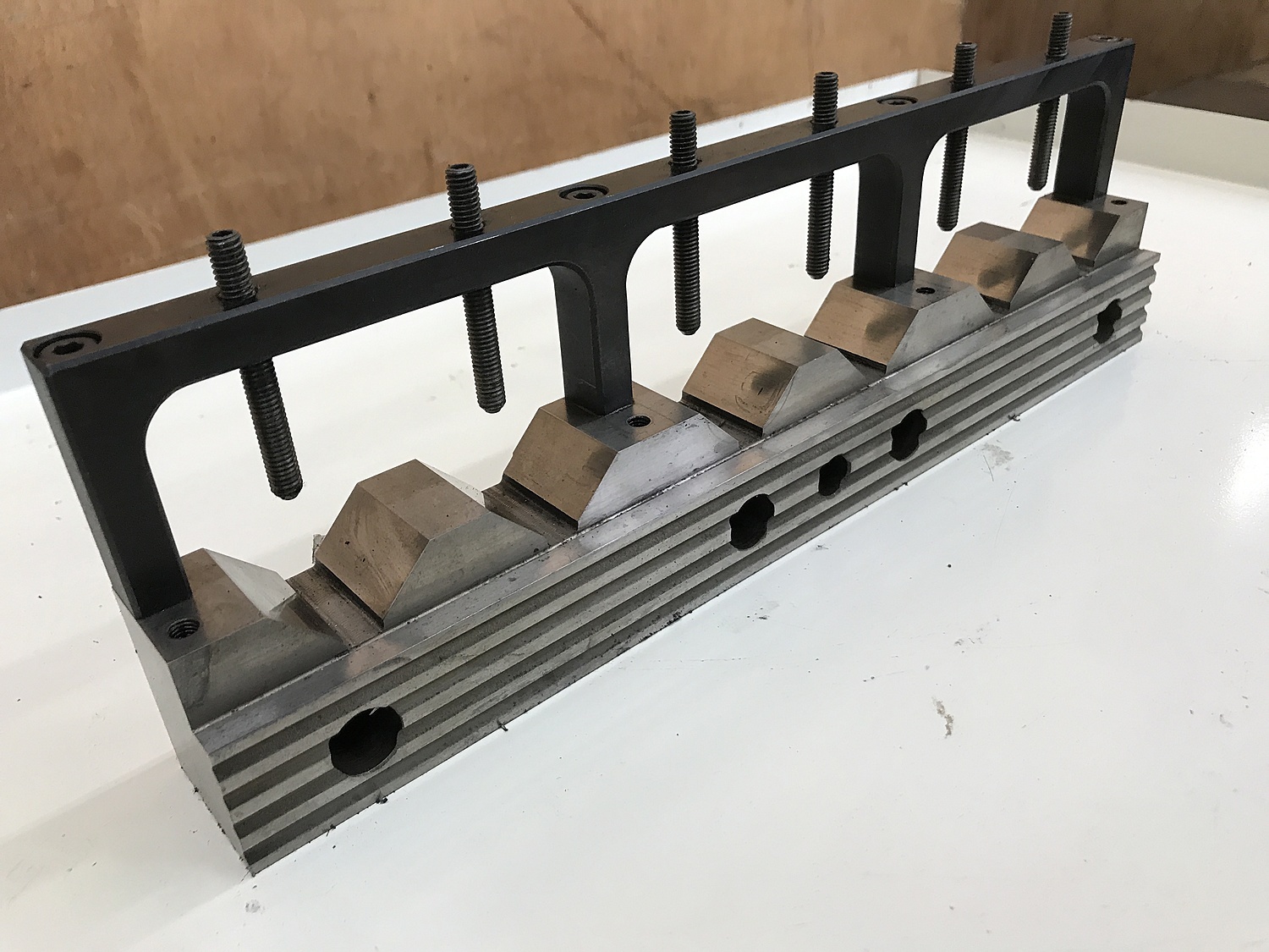 NEOTEC 放電加工用Vブロック MB-6C40