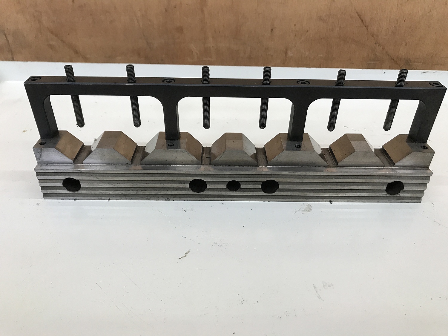 NEOTEC 放電加工用Vブロック MB-6C40