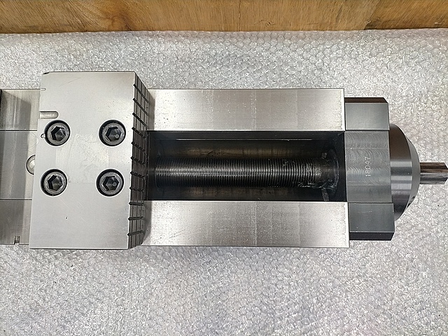 安田工業 精密バイス YPV-180