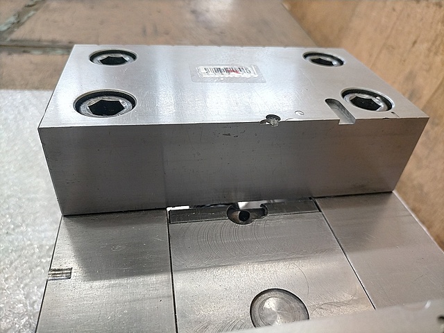 安田工業 精密バイス YPV-180