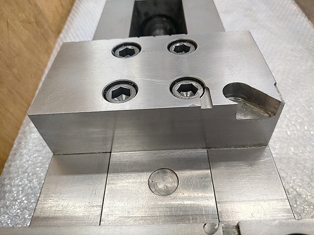 安田工業 精密バイス YPV-180