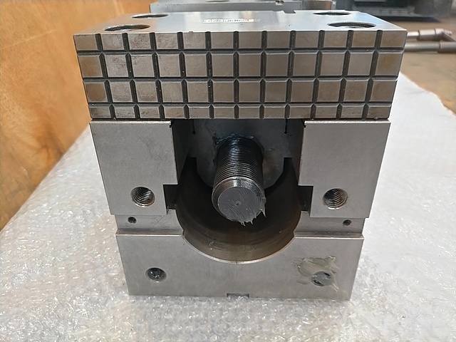 安田工業 精密バイス YPV-180