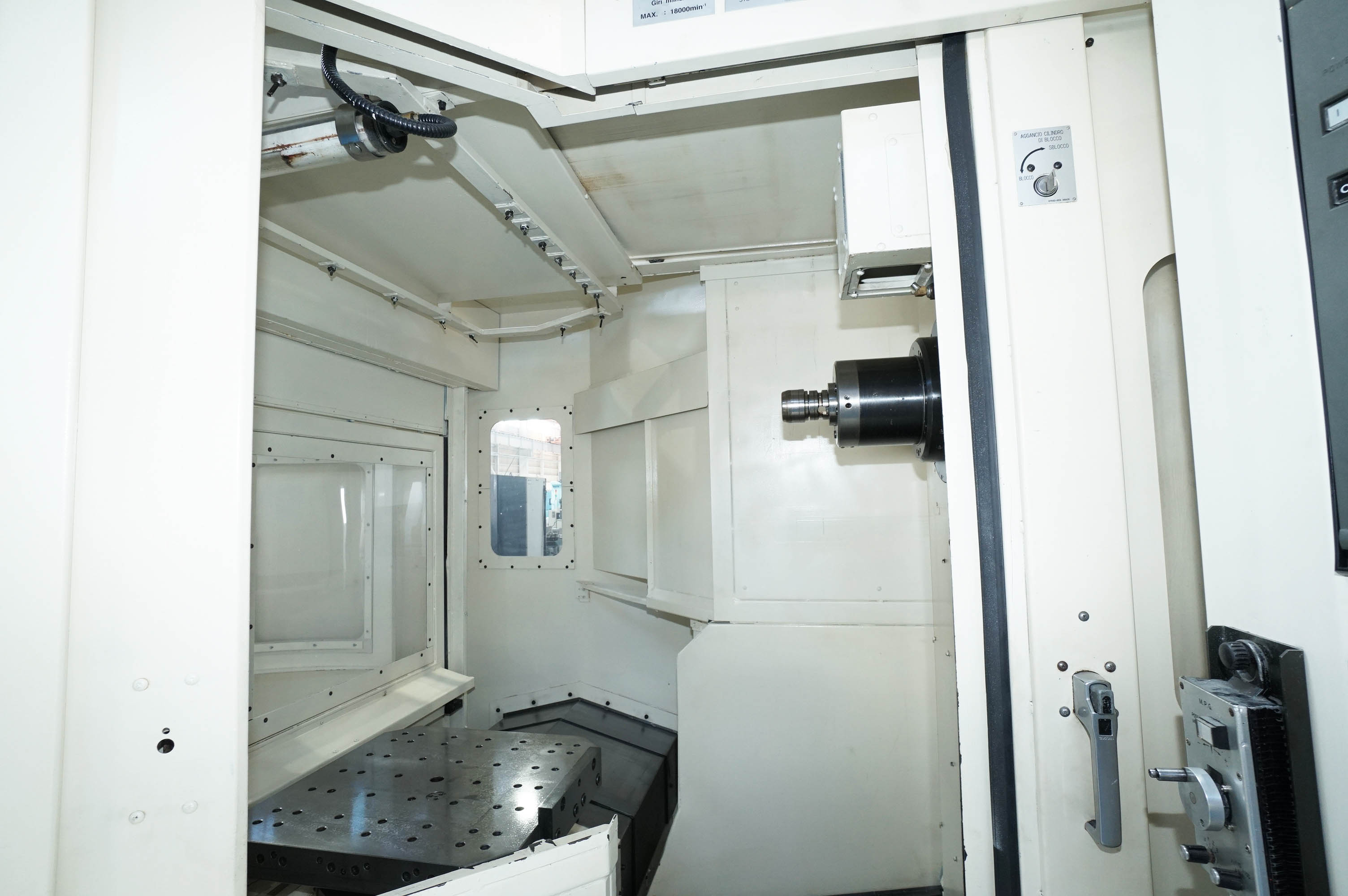 安田工業 横マシニング YBM-660N-63APC