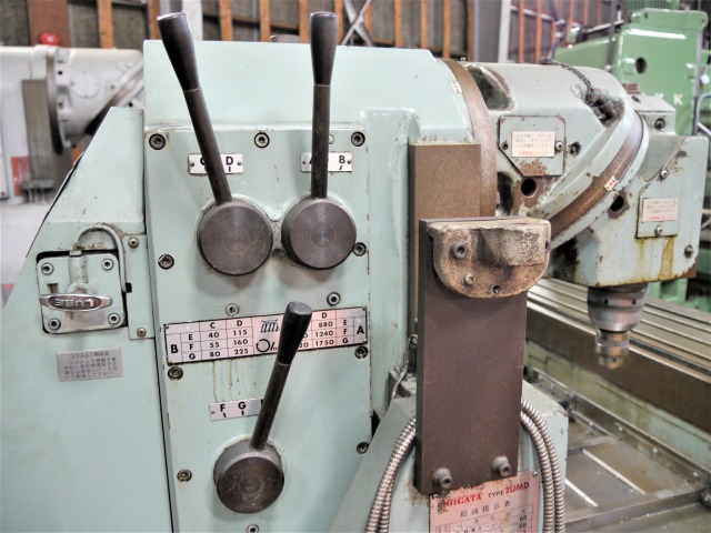 新潟 万能フライス 2UMD