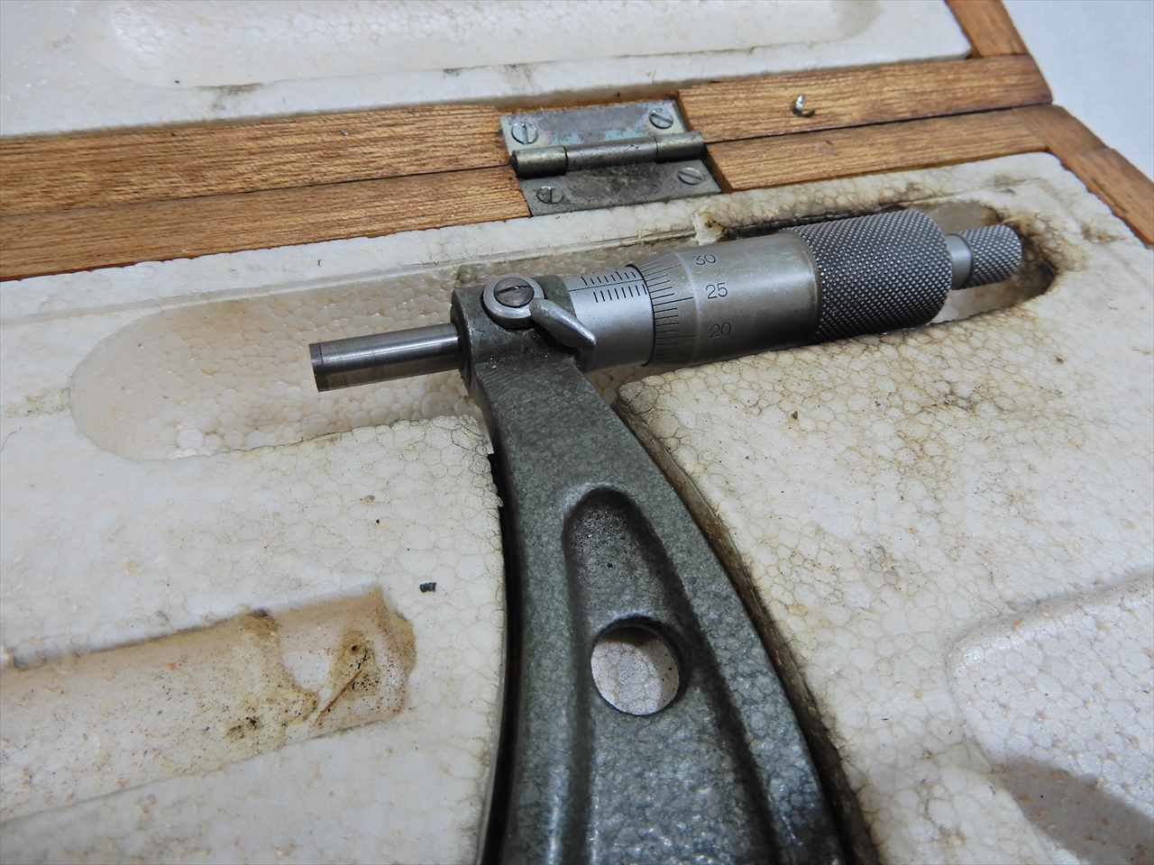 ミツトヨ 外側マイクロメーター 200-225mm　0.01mm