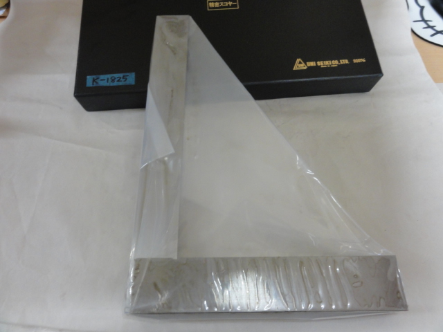 ユニセイキ 台付スコヤ 300mm