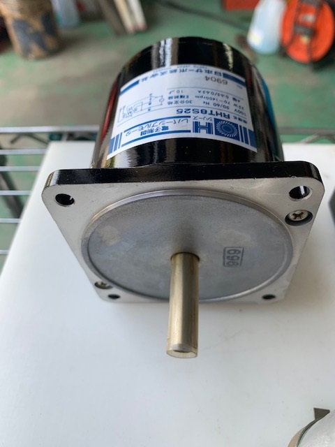 日本サーボ 0.25kwギアードモーター(新古品) RHT8525　　8H50FB