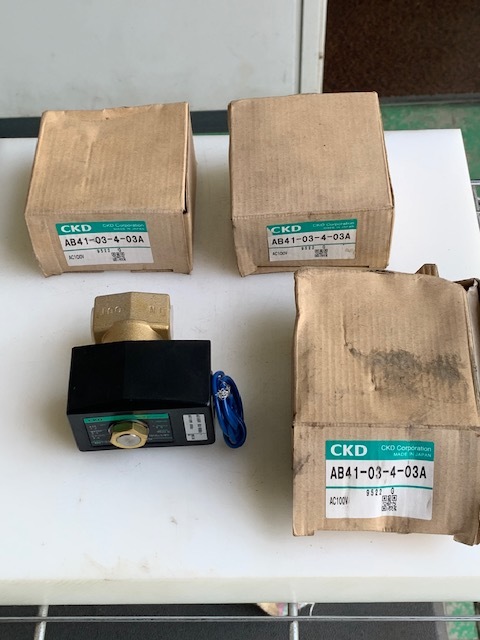 CKD ソレノイドバルブ AB41-03-4-03A　AC100v（新古品）