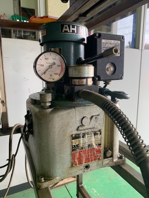 大阪ジャッキ テーブルプレス　180mm超小型油圧ベンダー MODEL10KPA　100v