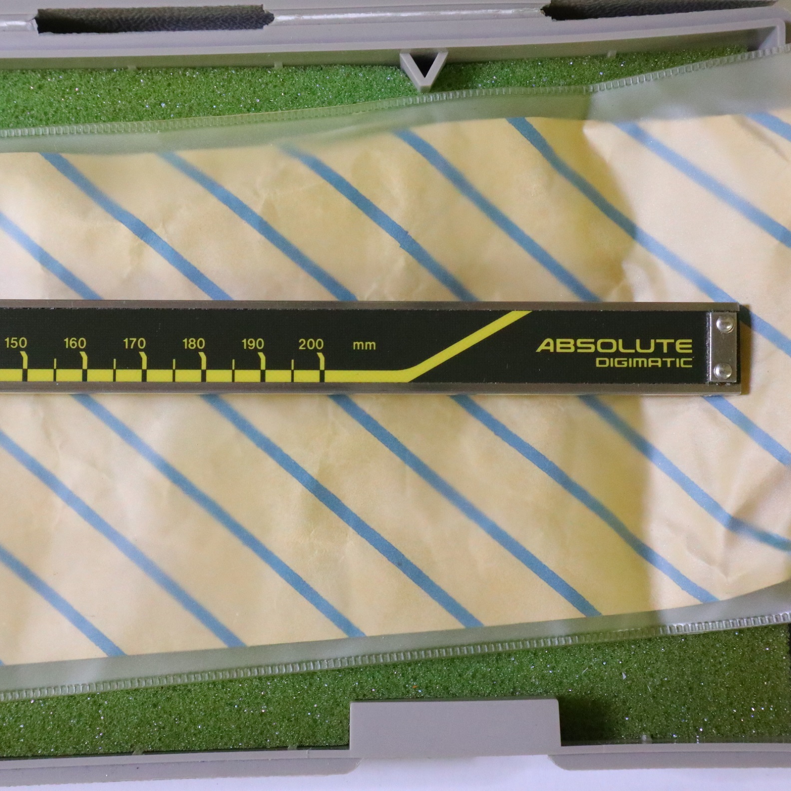 MITUTOYO｜ミツトヨ デジタルノギス 200mm　0.01mm