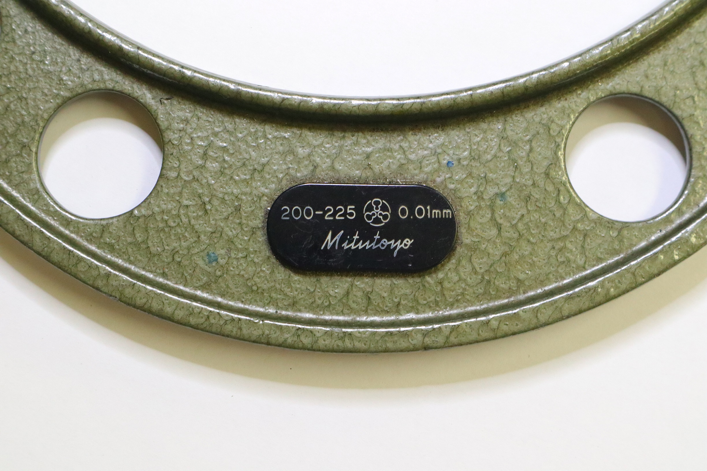 MITUTOYO｜ミツトヨ 外側マイクロメーター 200～225mm　0.01mm