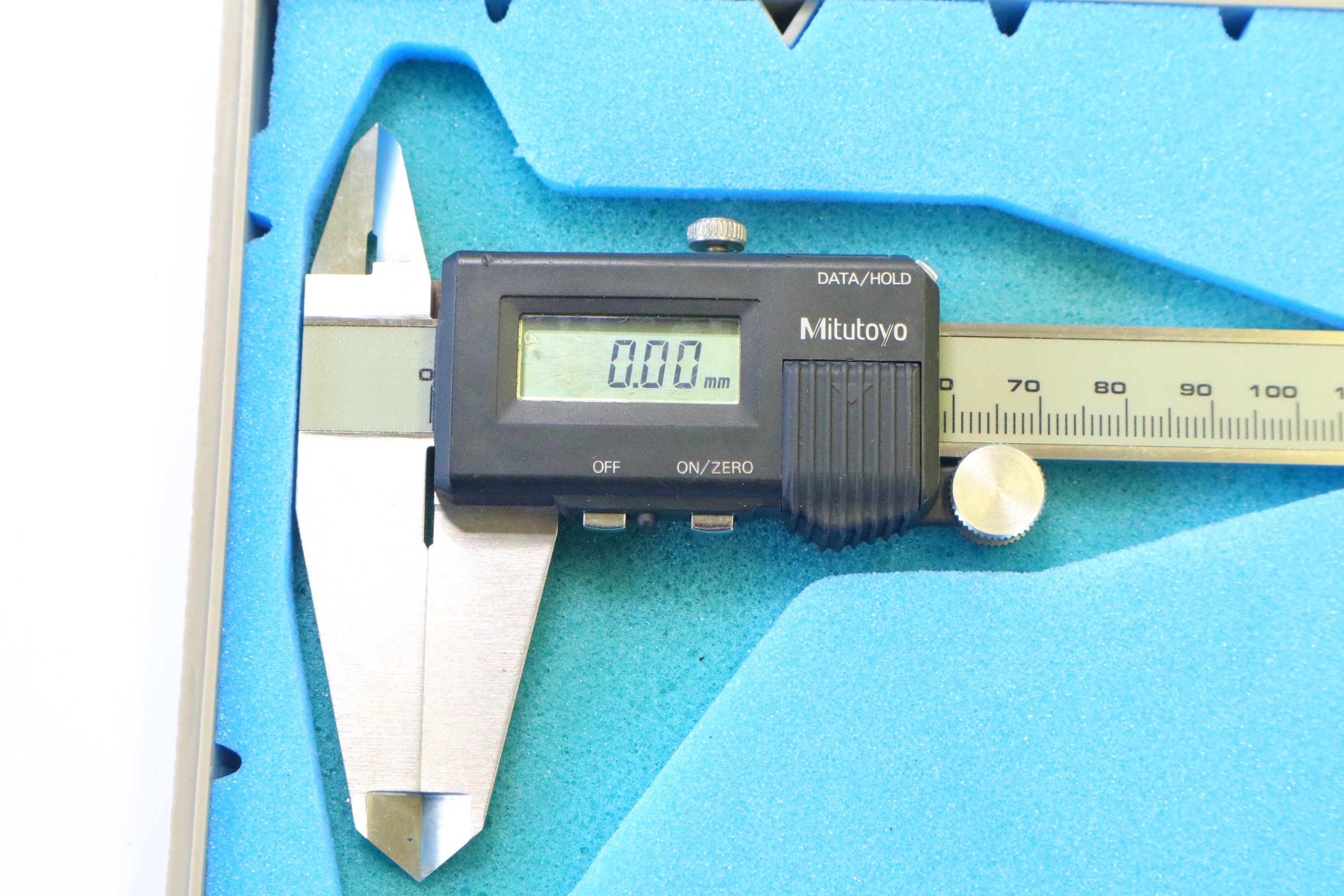 MITUTOYO｜ミツトヨ デジタルノギス 200mm　0.01mm