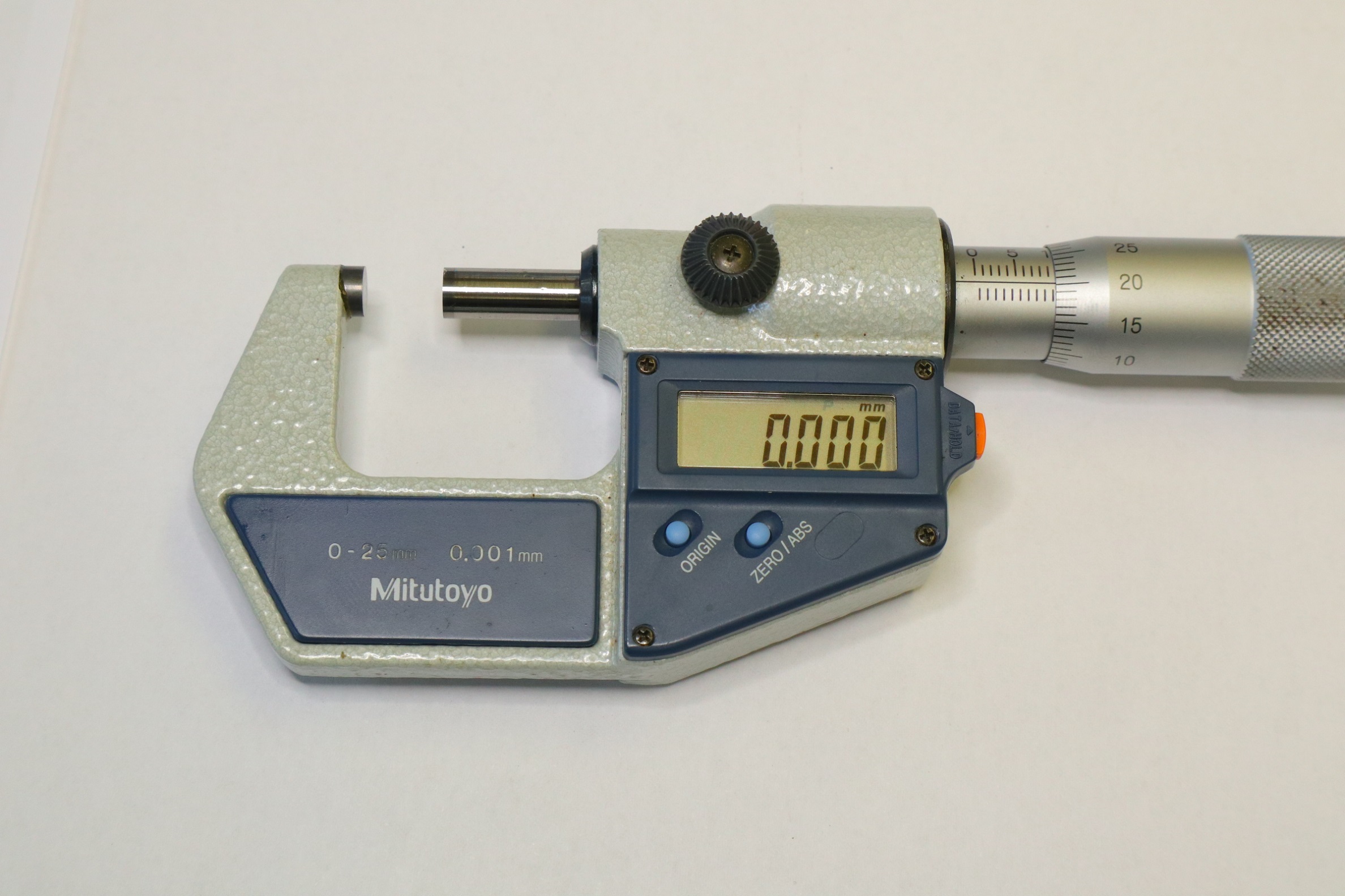 MITUTOYO｜ミツトヨ デジタルマイクロメータ 0～25mm　0.001mm