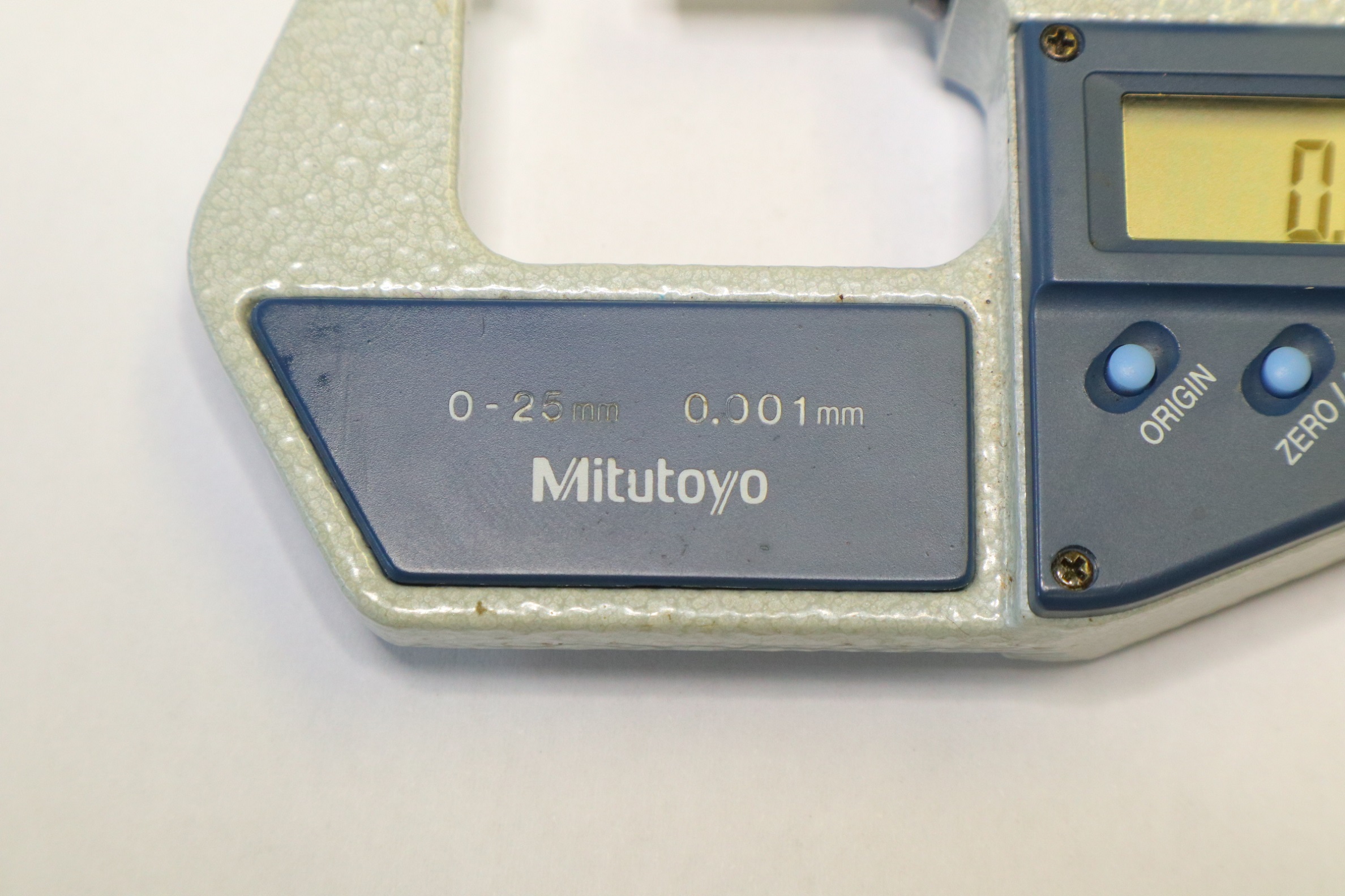 MITUTOYO｜ミツトヨ デジタルマイクロメータ 0～25mm　0.001mm