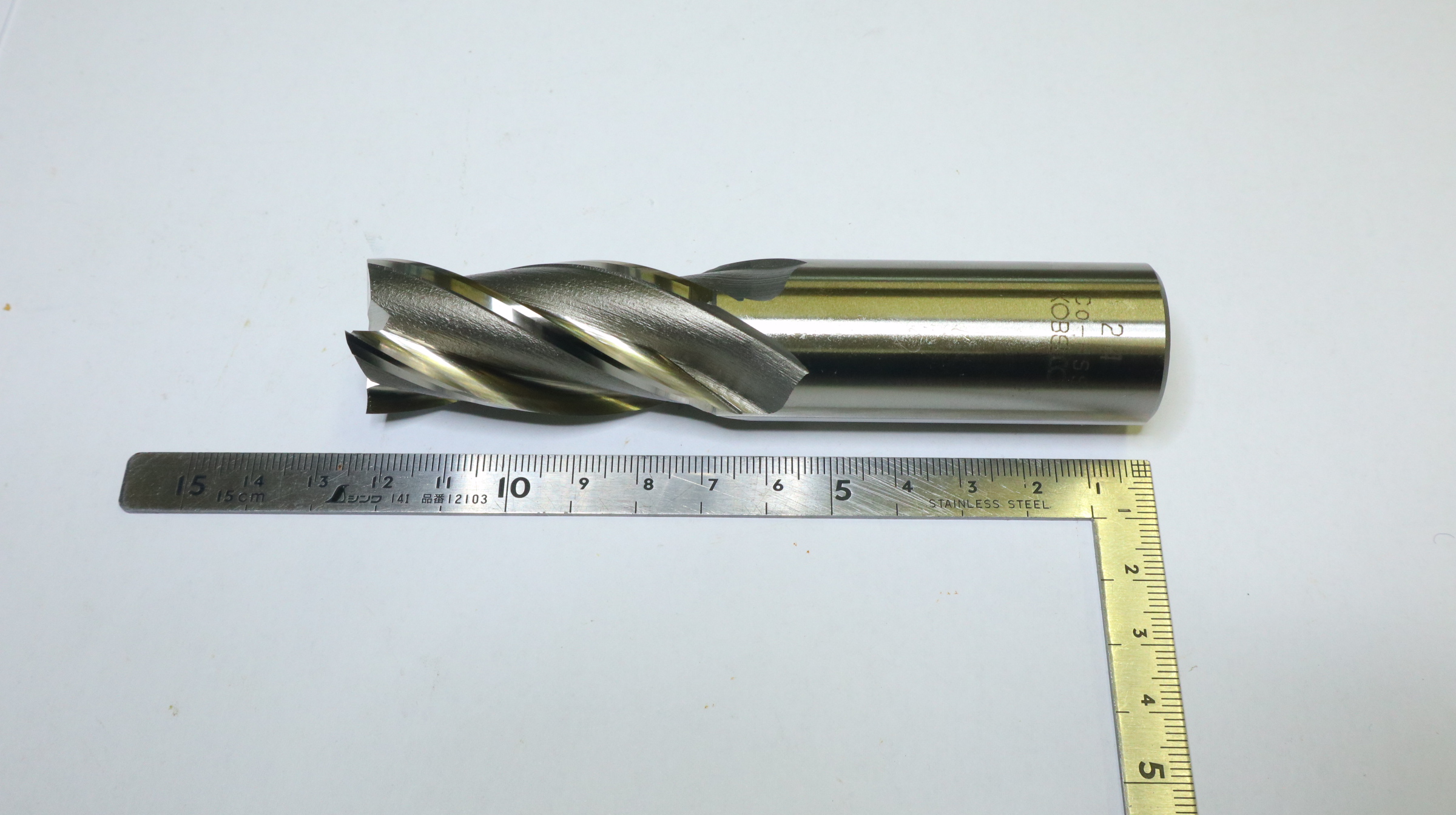 KOBELCO 4枚刃エンドミル KOBELCO 4枚刃エンドミル　4MC　センターカット  刃径28mm　未使用 刃径28mm　刃長55mm　シャンク径25mm　全長125mm