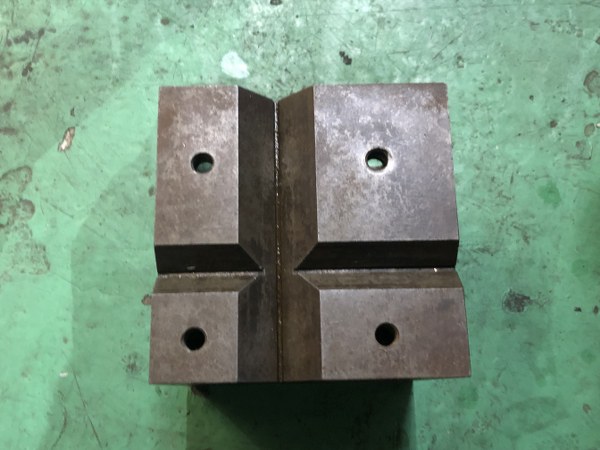 不明 V溝付桝型ブロック 150x150mm