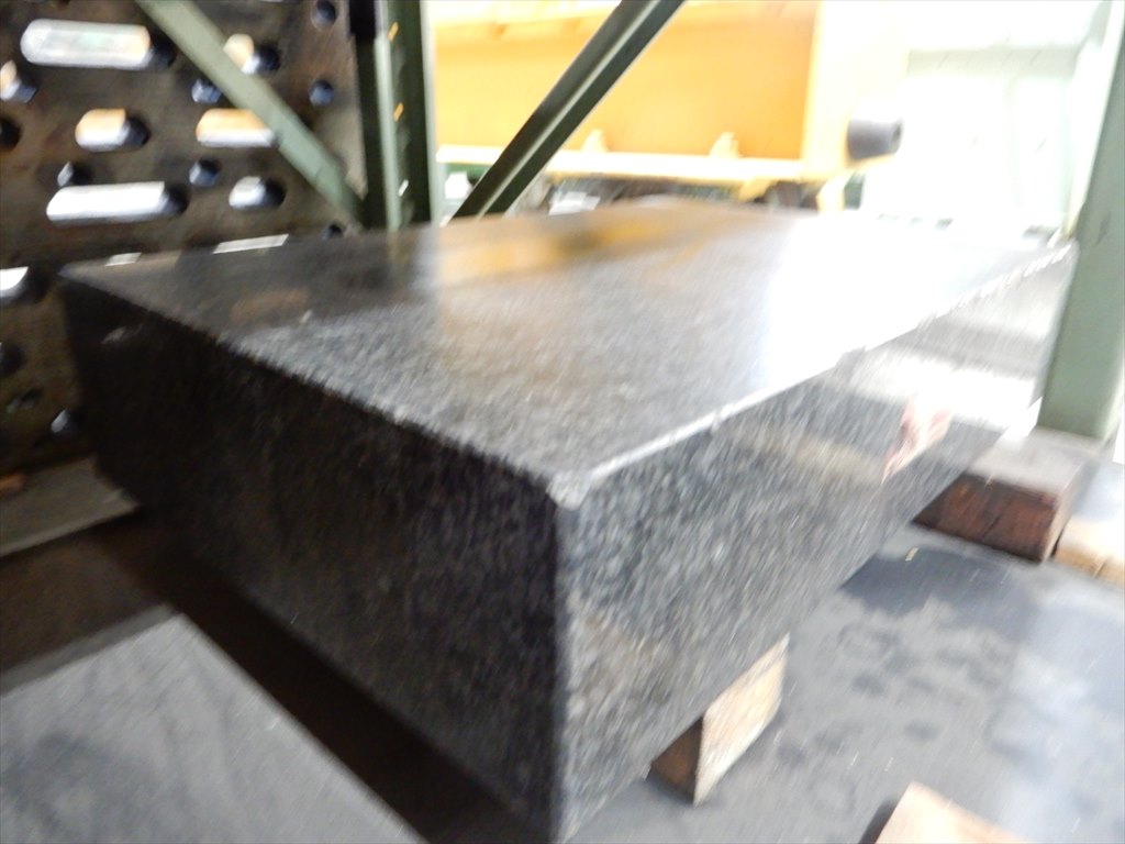 大西測定工具製作所 石定盤 450×300×100mm　一部欠けあり