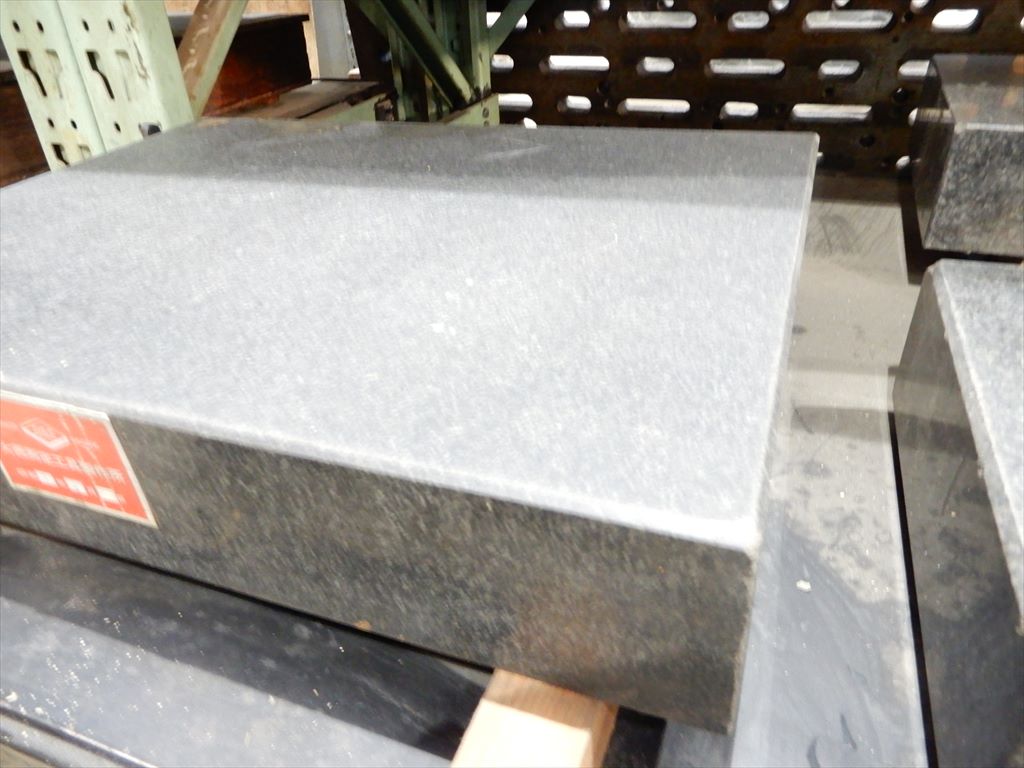 大西測定工具製作所 石定盤 600×450×100mm　一部欠けあり