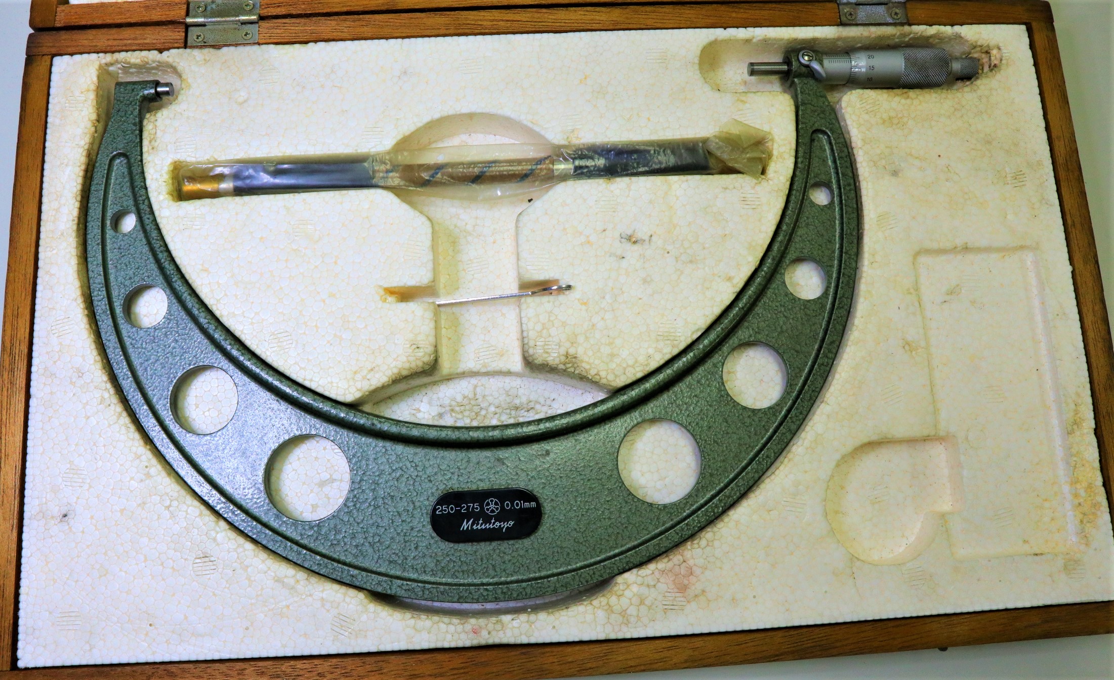 MITUTOYO｜ミツトヨ 外径マイクロメーター ミツトヨ　外径マイクロメータ　250-275mm　0.01mm