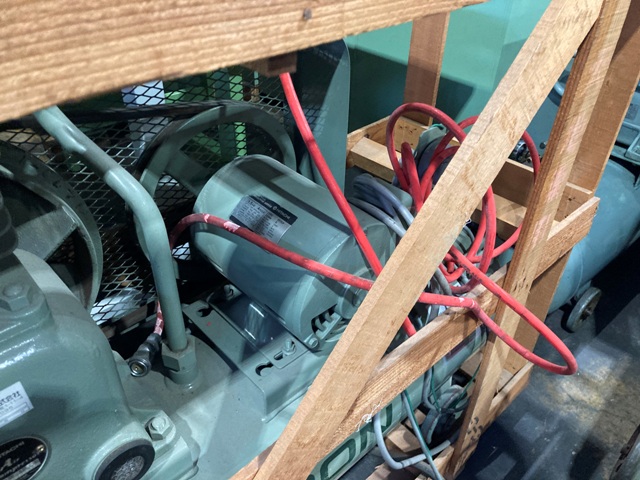 日立 1.5kWエアーコンプレッサー 1.5OP-8.5T