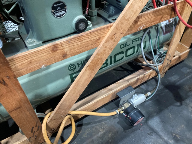 日立 1.5kWエアーコンプレッサー 1.5OP-8.5T