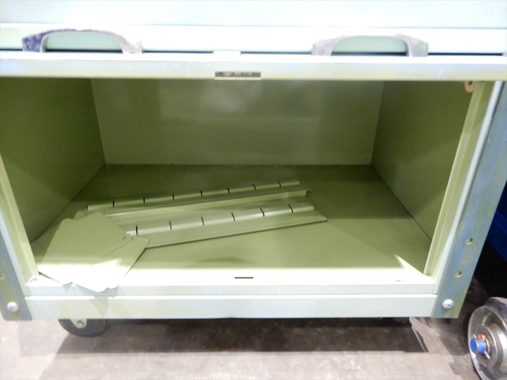  ツールワゴン 750×500×900mm　タイヤ付　鍵なし