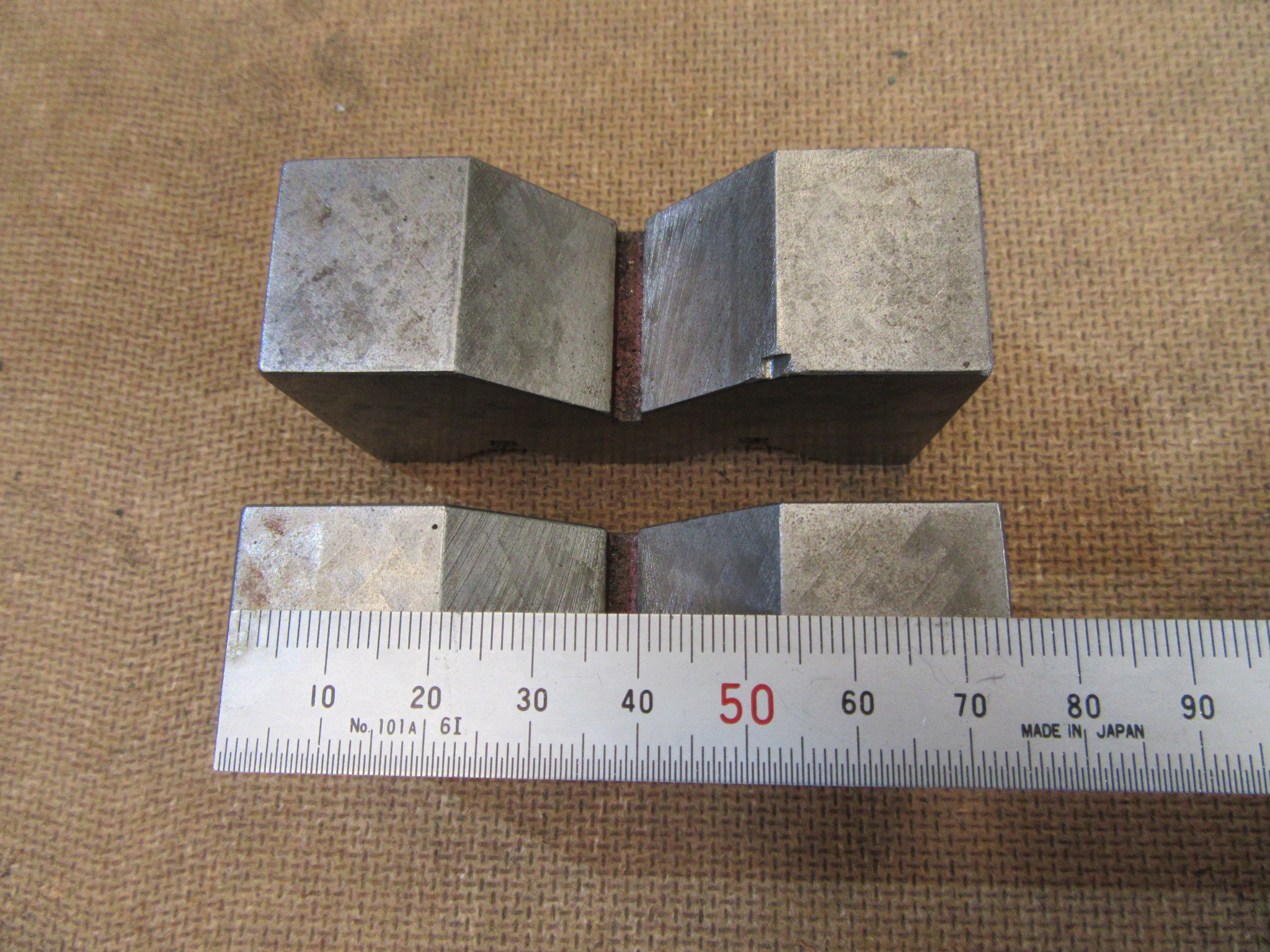 不明 A型ヤゲン台（Vブロック）2個 75x25x38mm