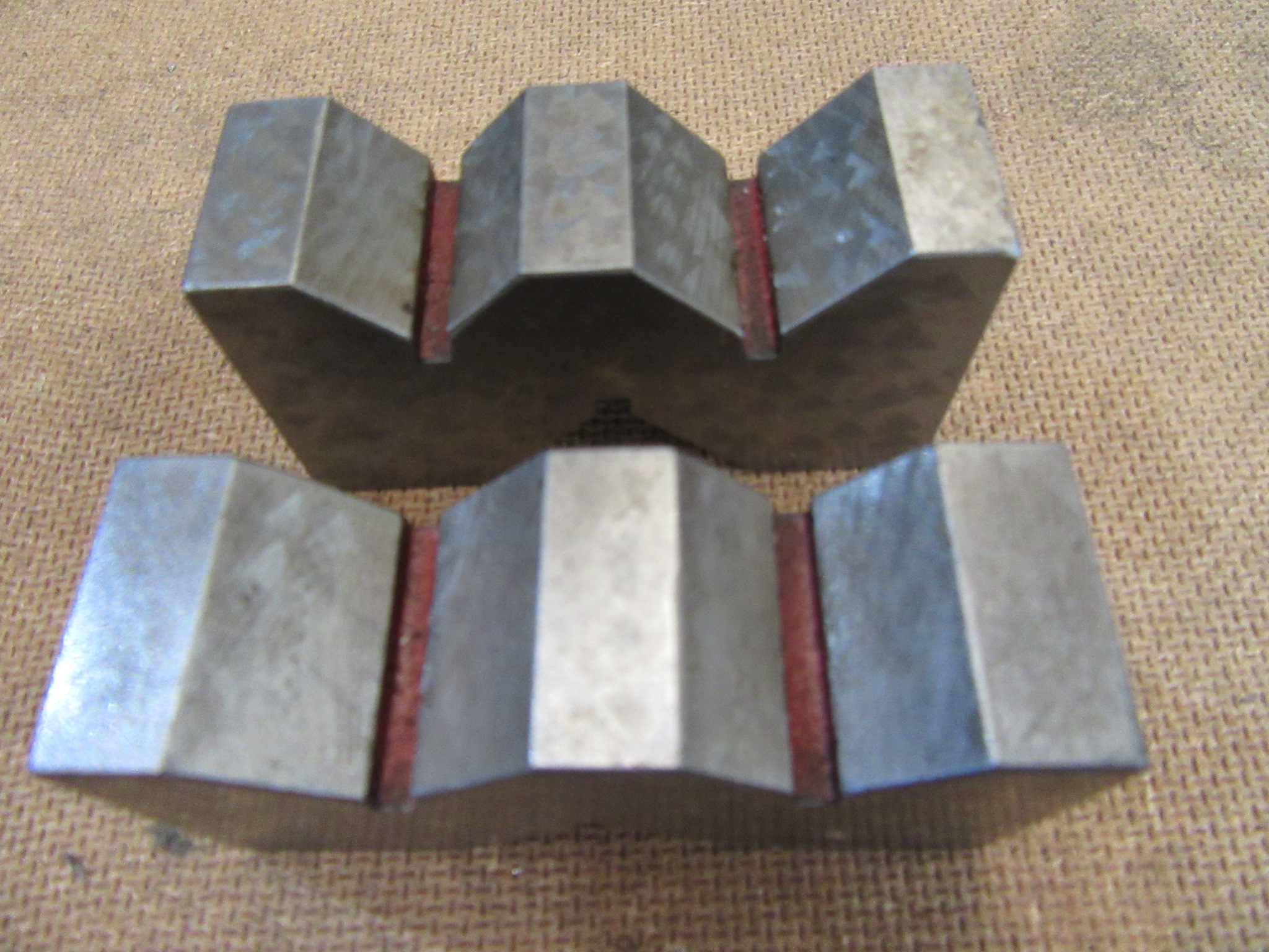 不明 A型ヤゲン台（Vブロック）2個 75x25x38mm