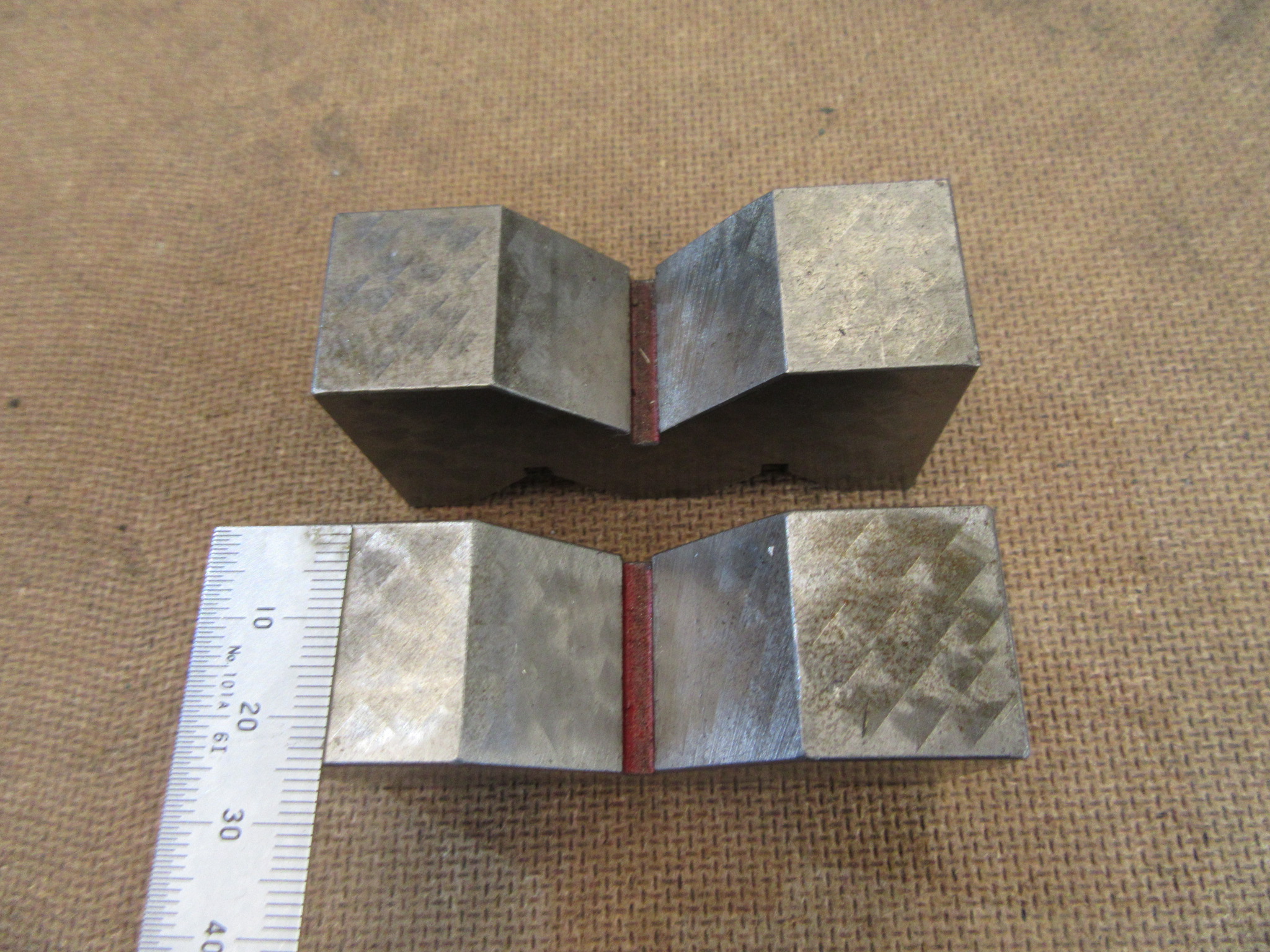 不明 A型ヤゲン台（Vブロック）2個 75x25x38mm