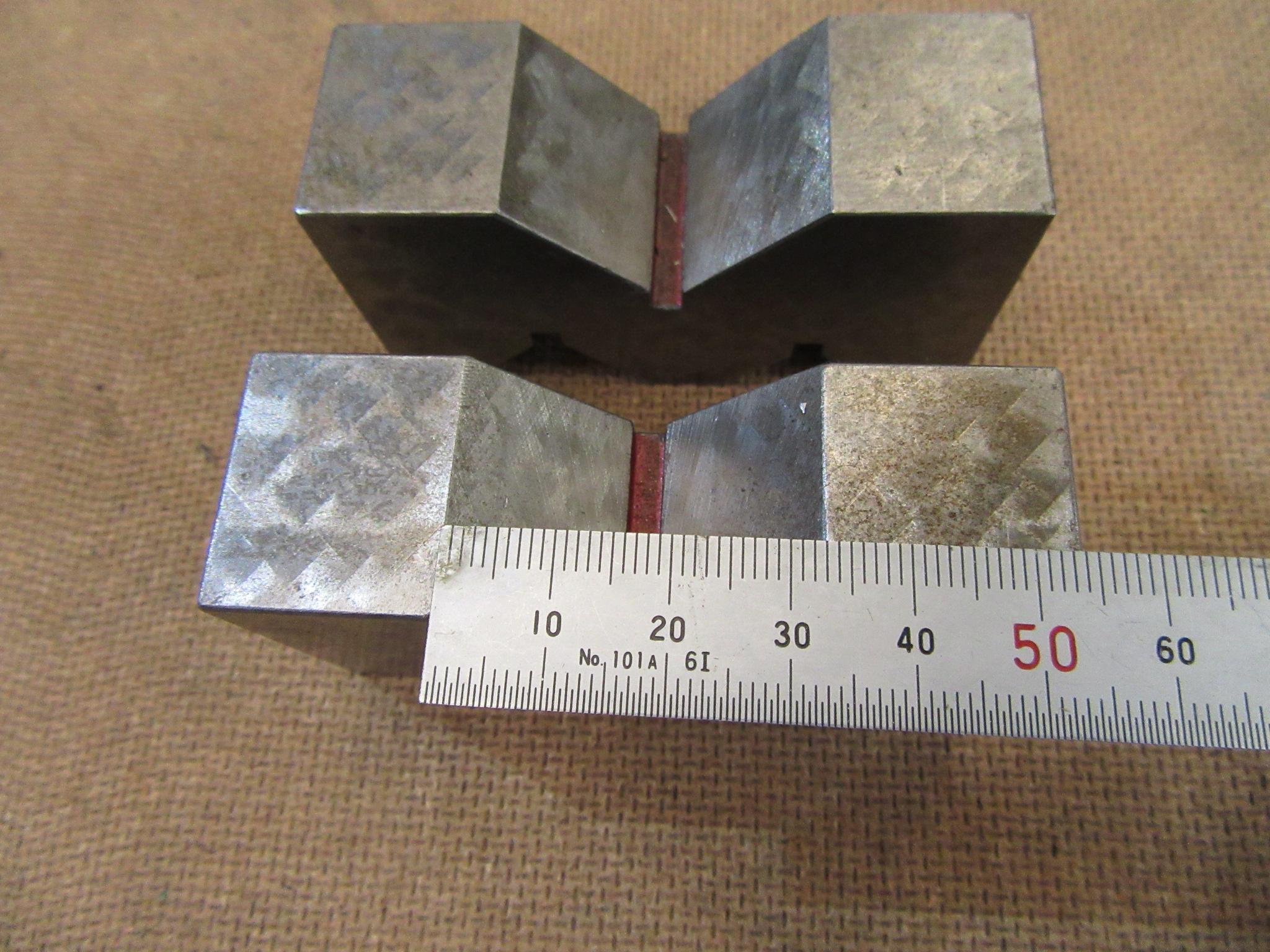 不明 A型ヤゲン台（Vブロック）2個 75x25x38mm