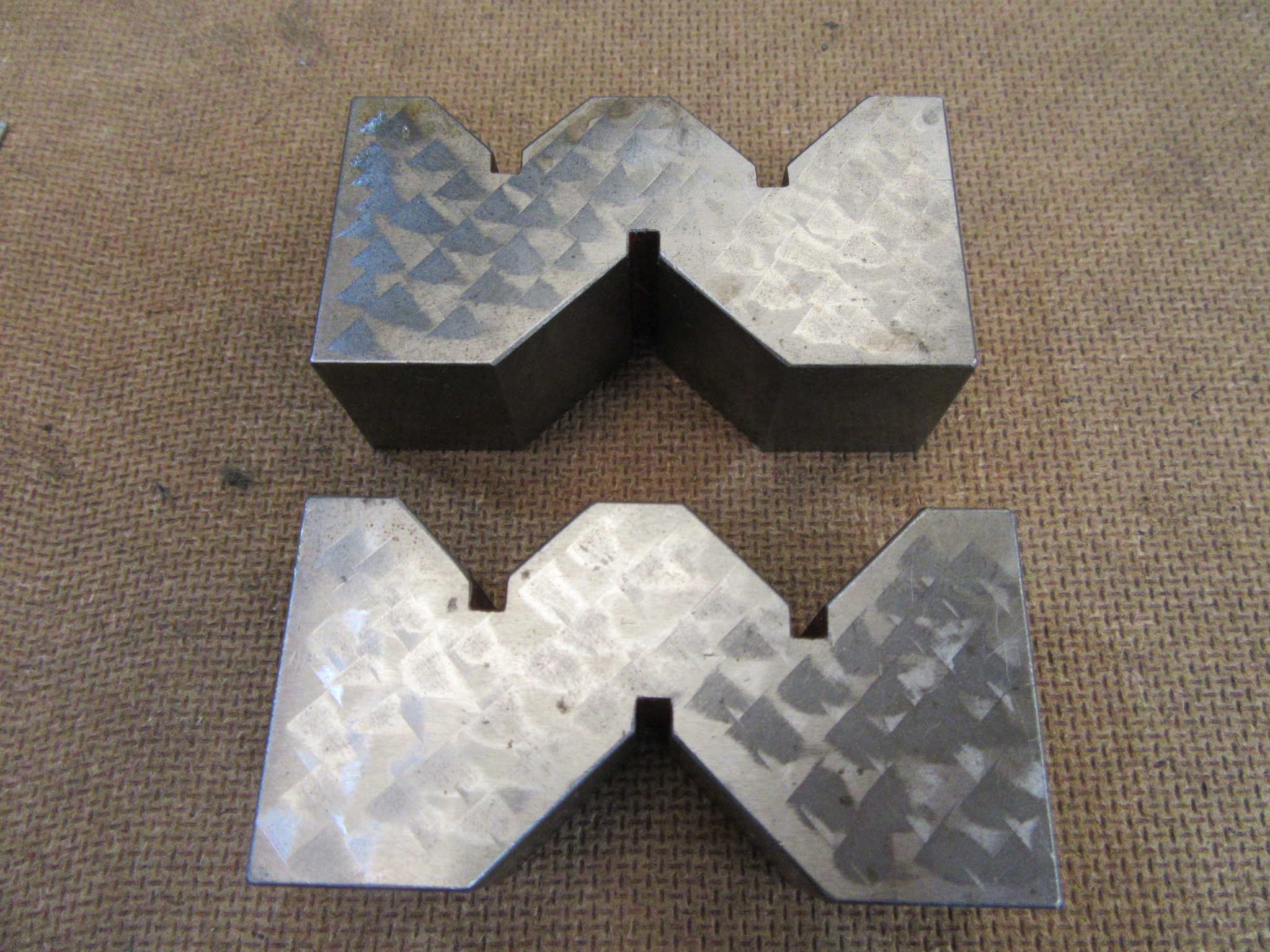 不明 A型ヤゲン台（Vブロック）2個 75x25x38mm