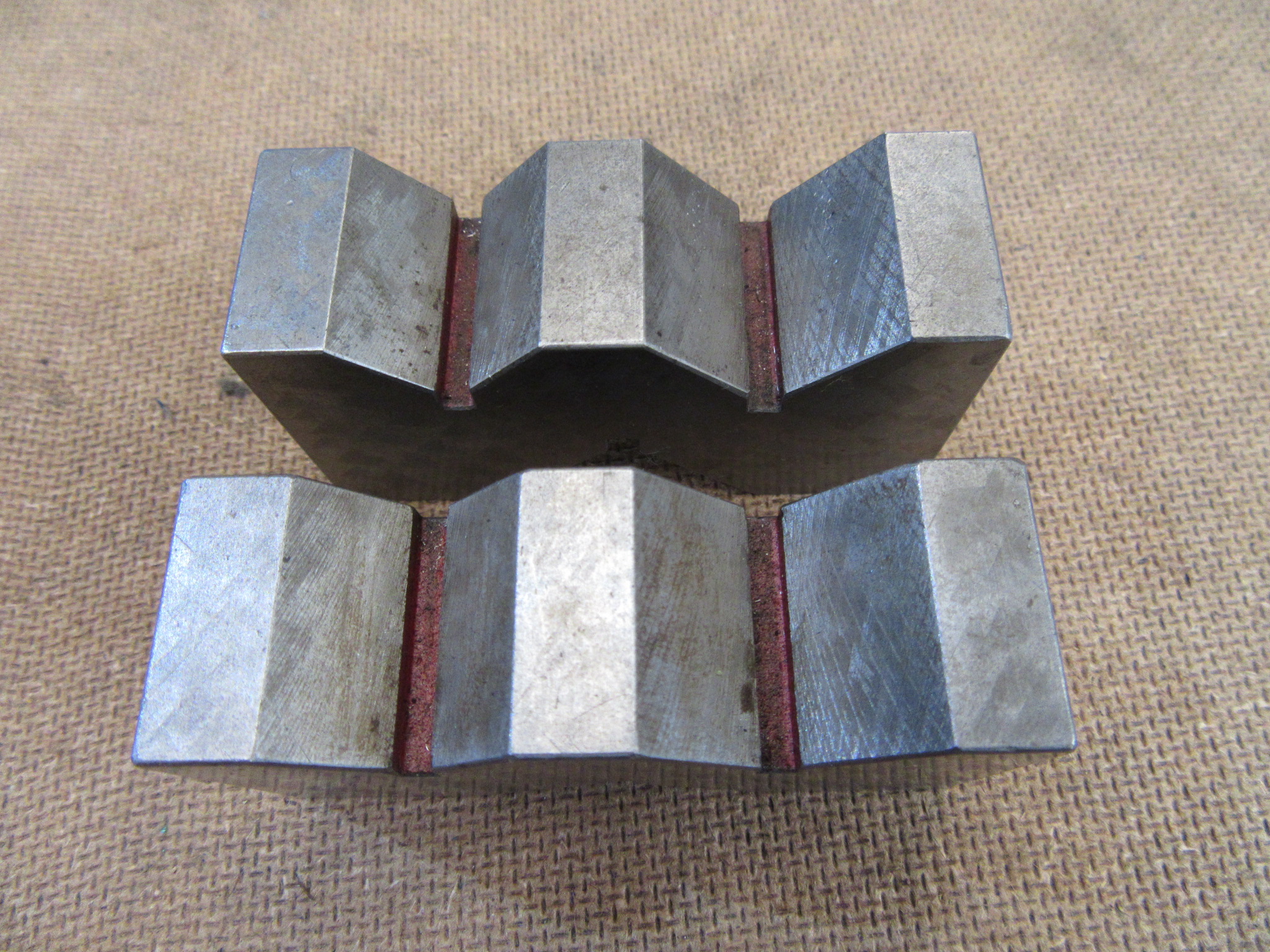 不明 A型ヤゲン台（Vブロック）2個 75x25x38mm