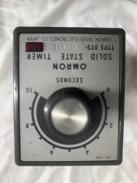 オムロン/OMRON ソリッドステートタイマー DTS　　と　　STP
