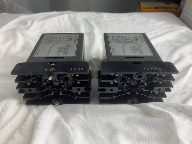 オムロン/OMRON ソリッドステートタイマー DTS　　と　　STP