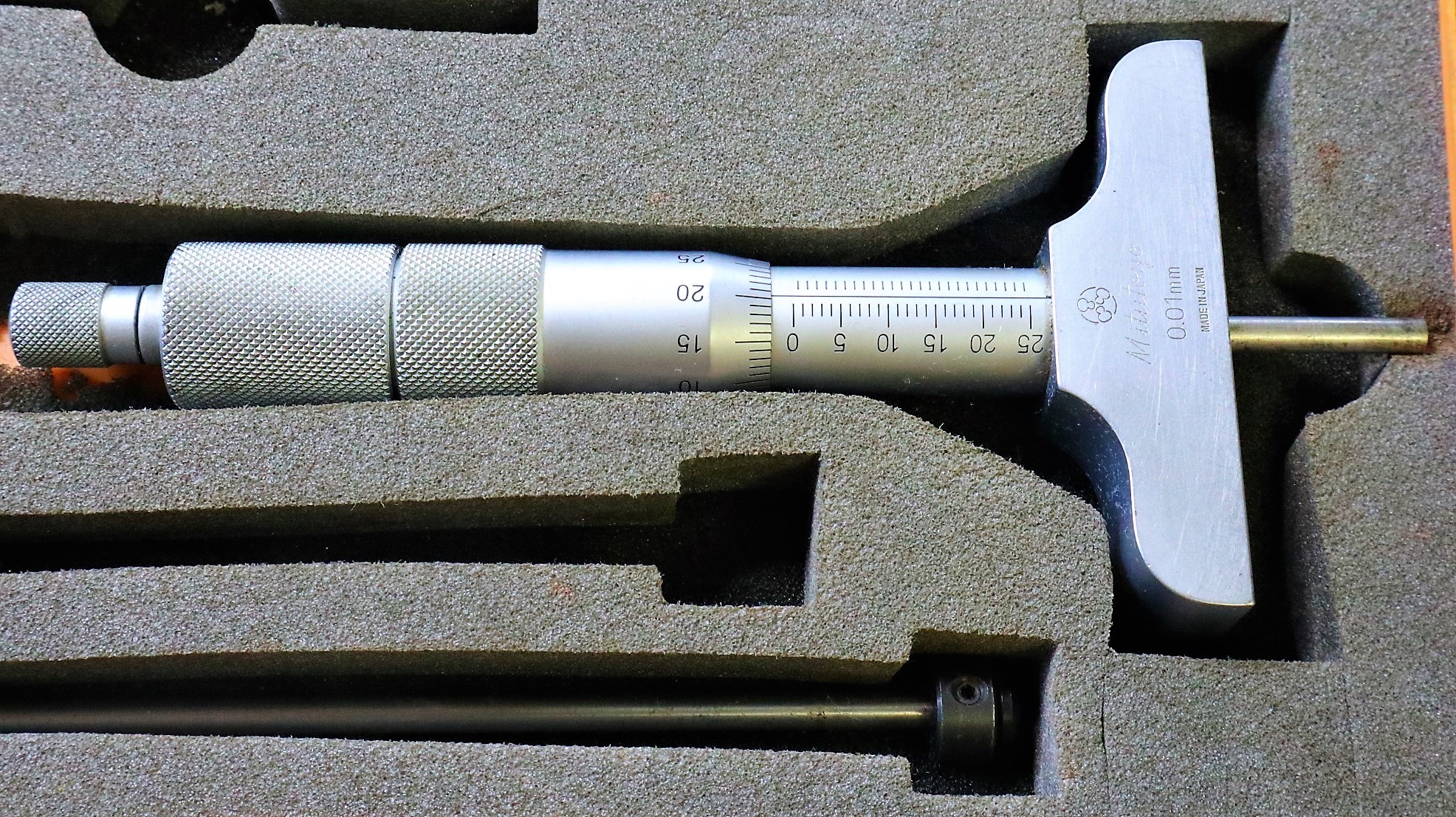 ミツトヨ マイクロメーター 0-25mm　0.01mm