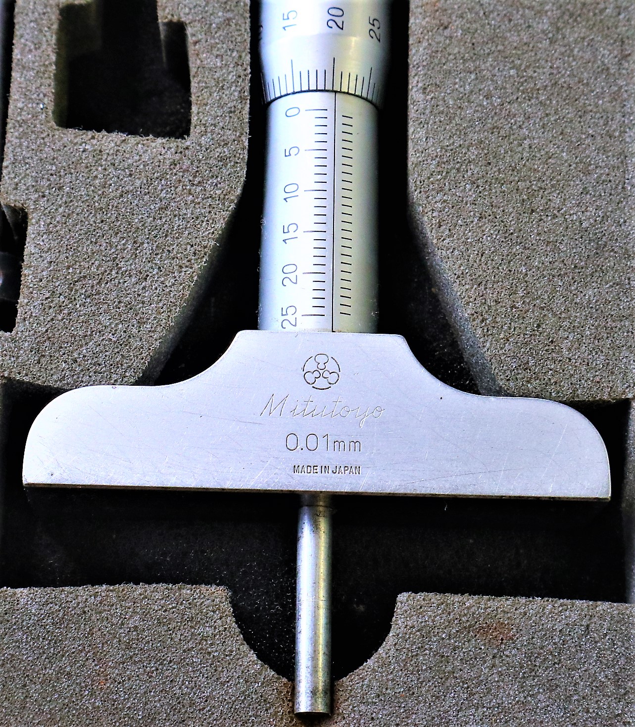 ミツトヨ マイクロメーター 0-25mm　0.01mm