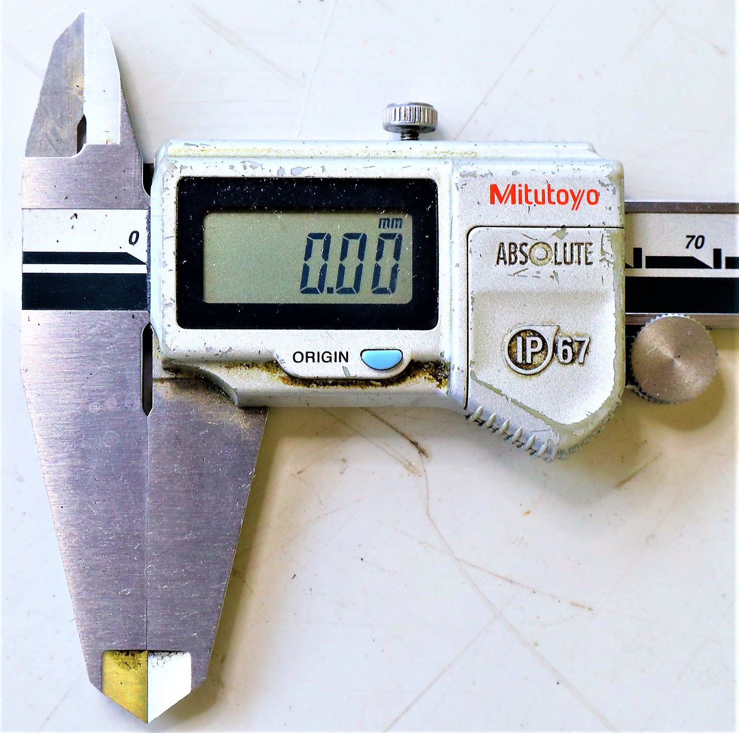 MITUTOYO｜ミツトヨ デジタルノギス 200mm　0.01mm