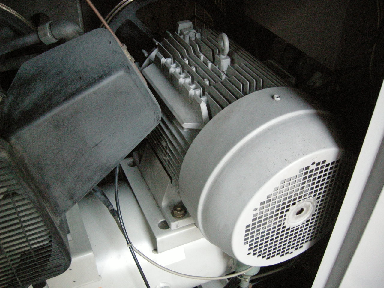 アネスト岩田 11kWエアーコンプレッサー CLP110C-8.5D