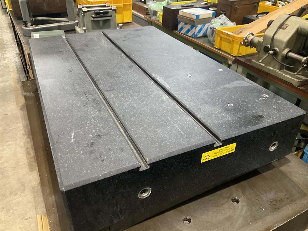  石定盤 750×490×120mm　一部欠けあり