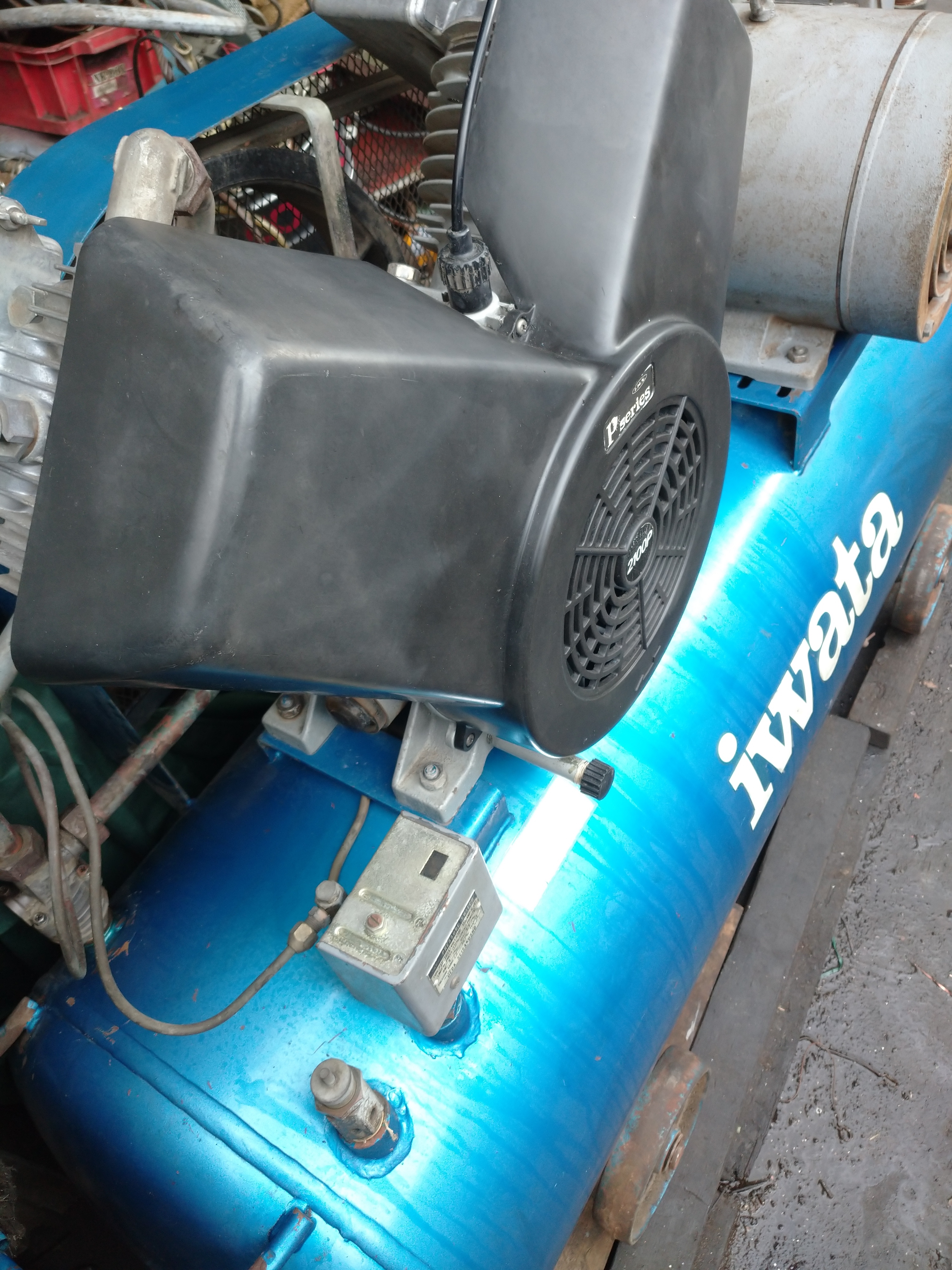 岩田塗装機工業 7.5kWエアーコンプレッサー SU-7510P