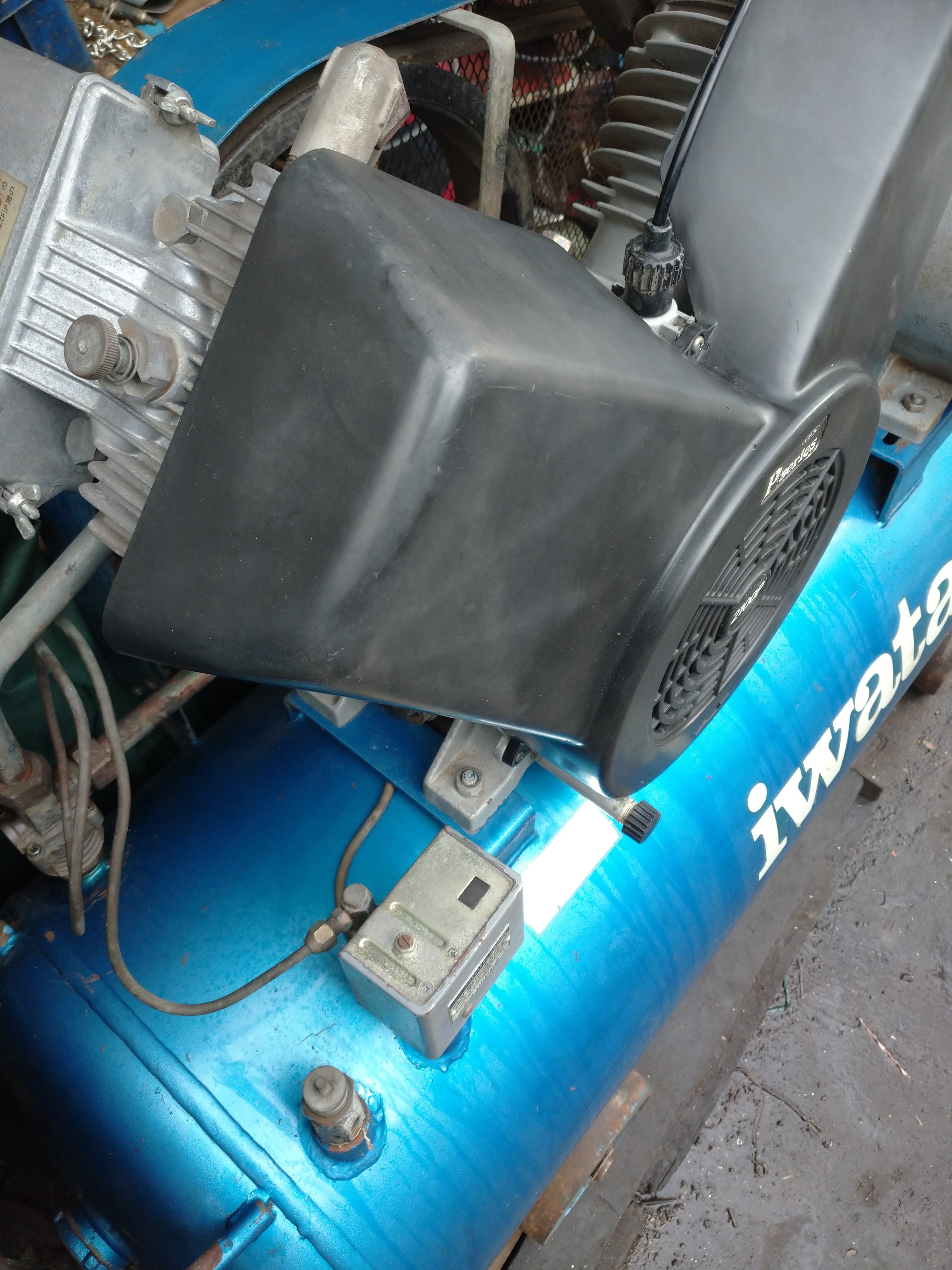 岩田塗装機工業 7.5kWエアーコンプレッサー SU-7510P